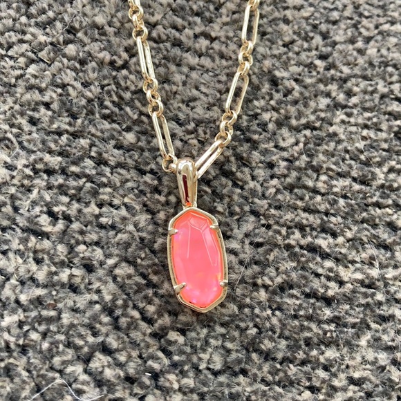 Kendra Scott Elisa triple strand necklace used in excellent condition - Picture 2 of 4